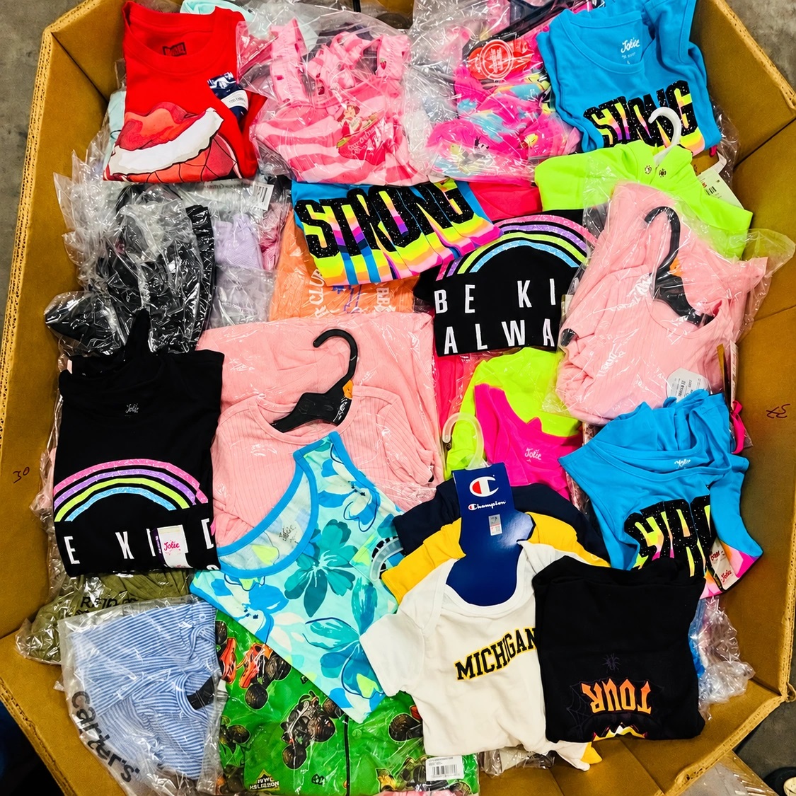 Assorted Wlmrt Kids Apparel - (500 Pcs Per Pallet) - Image 5