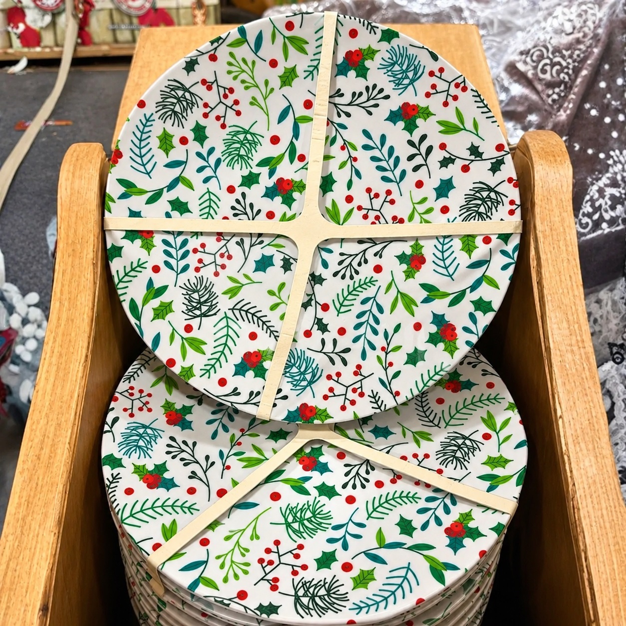 Christmas Holiday Winter 10.5 Melamine Dinner Plates w/Holly & Pine 4 Pack (156 Pcs Lot) - Image 3