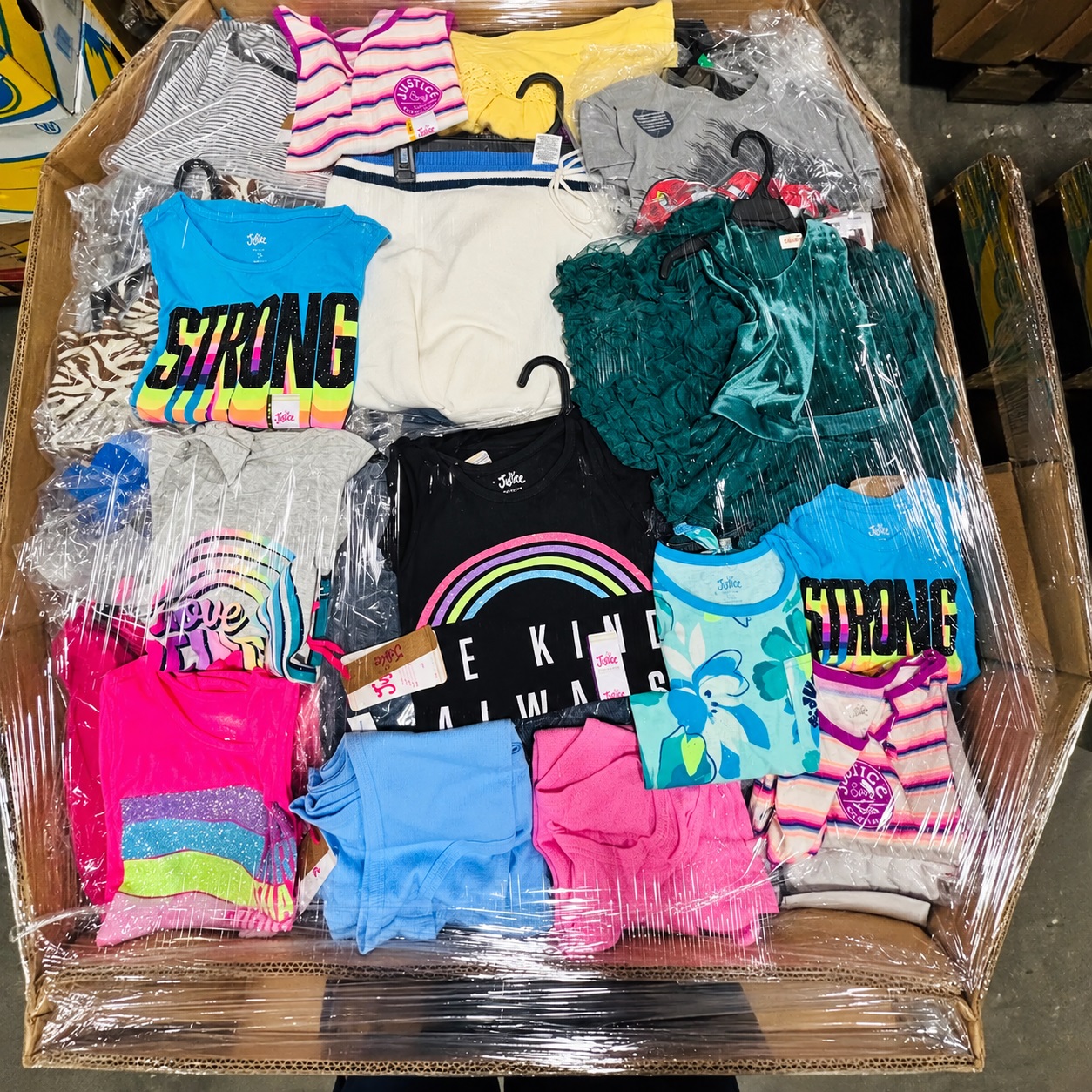 Assorted Wlmrt Kids Apparel - (500 Pcs Per Pallet) - Image 2