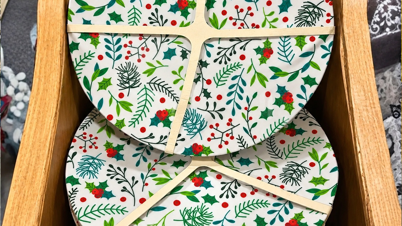 Christmas Holiday Winter 10.5 Melamine Dinner Plates w/Holly & Pine 4 Pack (156 Pcs Lot)