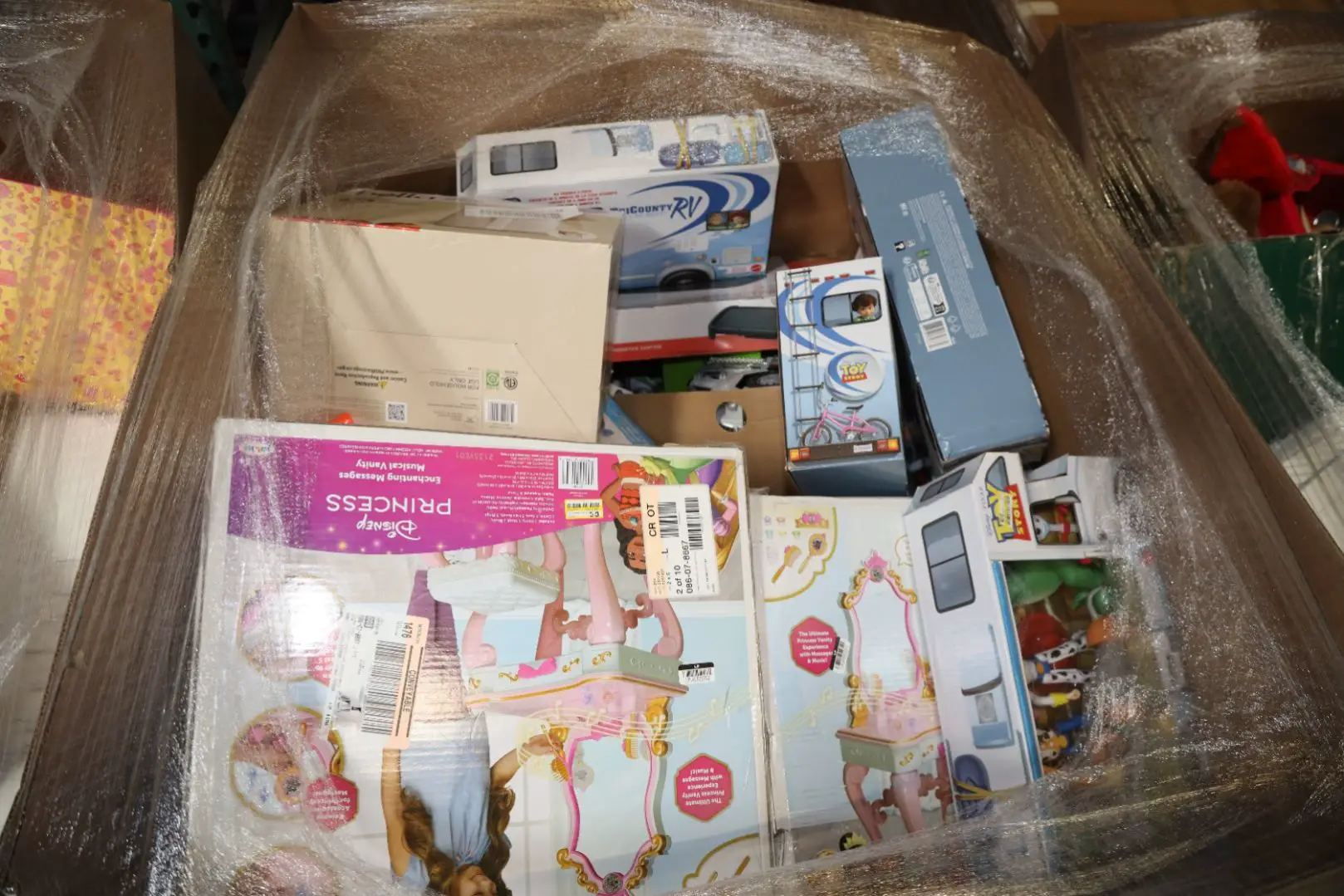 Furniture Mix - Bedding, Licensed Collectibles & More - Image 15