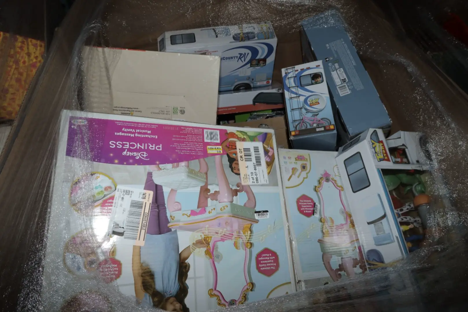 Furniture Mix - Bedding, Licensed Collectibles & More - Image 21